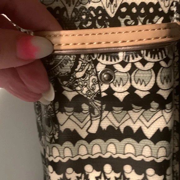 Sakroots crossbody/wallet/phone holder/wristlet - Picture 6 of 11